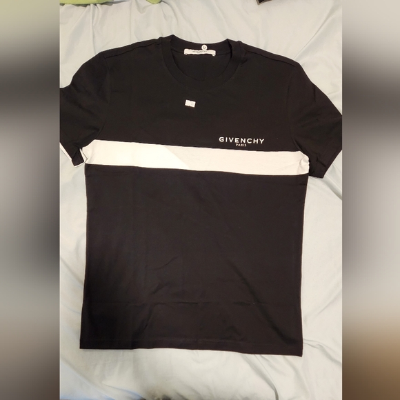 Givenchy T-Shirt size M - Picture 1 of 2